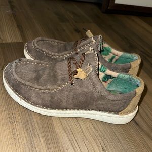 Women’s Justin Hazer Taupe Shoes. 7M. Worn only a handful of times.